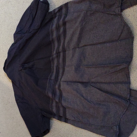 NWOT.  Men's Vans Button down Shirt. Size small - Picture 3 of 3